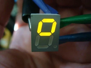 LOT 25 YELLOW 0.4" 7-seg LED Displays --  HP/AGILENT QDSP-F348 -- New and Unused - Picture 1 of 12