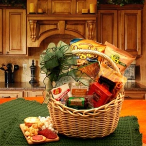 Snackers Delights Gift Basket - A Delicious Assortment of Gourmet Treats - Picture 1 of 1