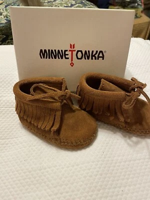 Minnetonka Fringe Brown Leather Bootie Infant's Size 2.   B2 - Image 1 of 4