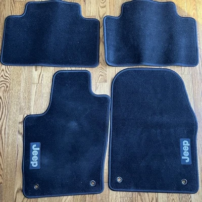 吉普大切诺基脚垫黑色 2011 - 2021 年原始设备制造商四件 PDR08012–1R3 — 第 1/4 张图片