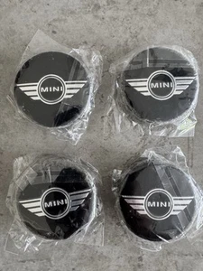4 X Tappi Centrali Ruota Mini Cooper 54mm NUOVI SIGILLATI Venditore UK - Foto 1 di 4