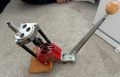 Prensa de recarga de torreta Lee Precision Foto 1 de 3