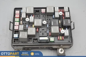 Pontiac Solstice 2006-2009 bahía de motor delantero caja de relé de conexión de fusibles R61865-001 - Imagen 1 de 6