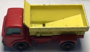 Vintage Lesney Matchbox Series No 70 Grit Spreading Truck Red & Yellow - Picture 1 of 6
