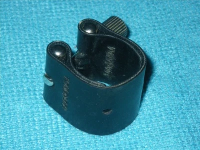 ROVNER 2M LIGADURA OSCURA - SE ADAPTA A VARIAS BOQUILLAS DE SAXOFÓN DE METAL DE CIRCUNFERENCIA MEDIA Foto 1 de 4