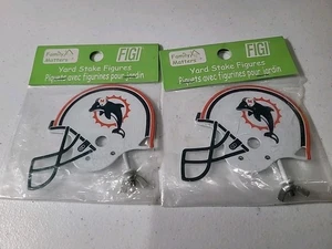 2 x Miami Dolphins Helmet Style Yard Stake Figuren - Bild 1 von 4