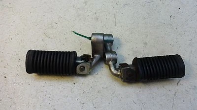 1982 Suzuki GS850 G S633. front foot pegs and brackets mounts Foto 1 de 4