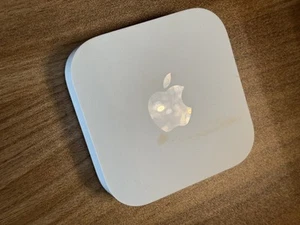 APPLE AIRPORT EXPRESS A1392 MC414Z/A (2.Generation) mit Airplay 2 - Photo 1/4