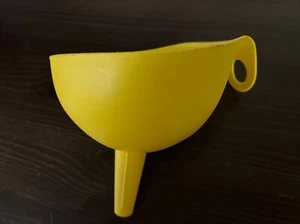 IKEA CHOSIGT Embudo de Cocina Amarillo Plástico Moderno 5" x 6" Acabado Redondo Mate - Imagen 1 de 6