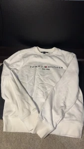 NWT Tommy Hilfiger Embroidered Tommy Logo Sweatshirt White Size M - Picture 1 of 12