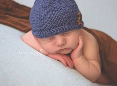 HANDMADE BY FUNKY KNITS Handgestrickte Babymütze Beanie Requisite Kaschmerino Junge blauer Stern frühes Neugeborenes - 12M