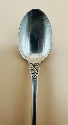 "Cucharadita International Silver Prelude de plata esterlina con monograma de 5,5""" Foto 1 de 4