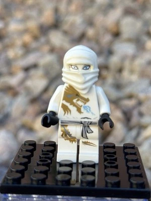 Lego Zane 2260 2171 DX The Golden Weapons Ninjago Minifigura con vitrina Foto 1 de 4