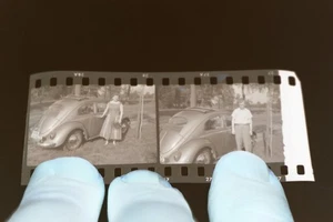 zwei tolle alte Negative - Heckansicht Oldtimer VW Käfer - Picture 1 of 4