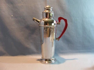 HERMOSA COCTELERA ART DECO CROMADA CON MANGO LUCITE, 13" DE ALTO - Imagen 1 de 12