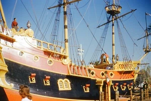 1958 Disneyland 35mm Slide Kodachrome Chicken of The Sea Pirate Ship Skyway - Picture 1 of 2