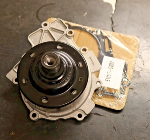 Water Pump & Gasket Engine Cooling Mercedes-Benz 2.1 A6512001702 A6512000301 - Picture 1 of 1