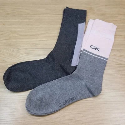 Paquete de 2 calcetines de vestir grises CALVIN KLEIN para hombre púrpura rosa bloques de colores a rayas Foto 1 de 3