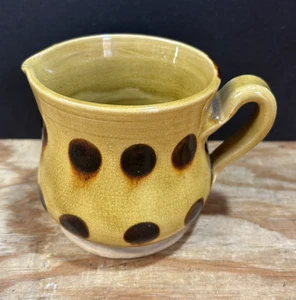 Colonial Williamsburg Yellowware Keramik gepunktet Sahnekännchen Milchkännchen - Bild 1 von 4