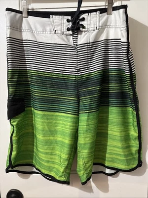 Pantalones cortos de tabla a rayas verdes Burnside para hombre talla 34 Foto 1 de 4