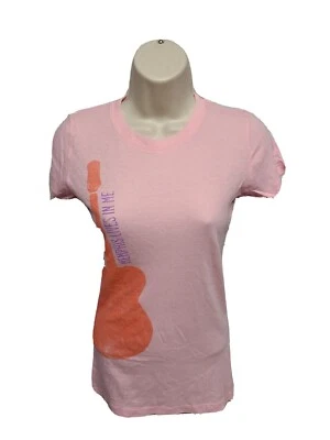 Camiseta rosa pequeña Memphis Lives in Me A New Musical para mujer Foto 1 de 4