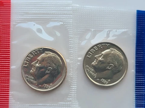 1989 P & D UNCIRCULATED BU ROOSEVELT DIMES IN MINT SET CELLO (2 coins set) Cover