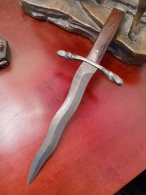 Blackened Steel Kriss dagger by Bob Hatting. Damascus, Olivewood. Very Nice! - Image 1 of 4