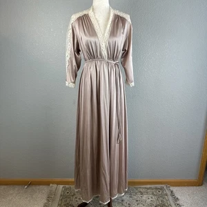 Miss Elaine Peignoir Robe Nightgown Gown Set Blush Silky Antron Nylon Lace Sz M - Picture 1 of 16