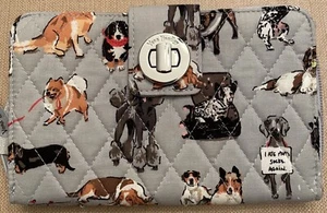Portafoglio Vera Bradley RFID Turnlock DOG SHOW NUOVO CON ETICHETTE riceverà l'oggetto esatto in foto - Foto 1 di 9
