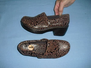 NEW BOC Born Concept Peggy Brown Tooled Leather Clogs womens Size 7 - Picture 1 of 4