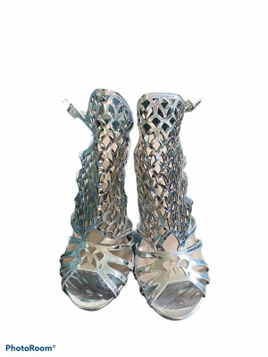 Sandalia botines plateados con correa de tacón Qupid nuevos talla 6,5 Foto 1 de 4