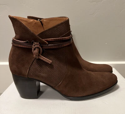 Nuevo en caja Catálogo Sundance Marrón Gamuza Tacón “Botas Liliana” Talla 37 $248 Foto 1 de 4