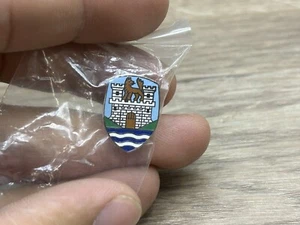 Rare Vintage Volkswagen Wolfsburg Crest Pin New - Picture 1 of 2