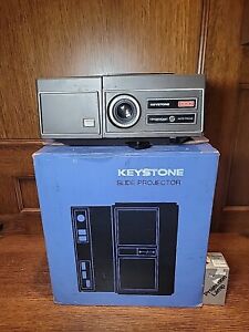 Vintage Retro Keystone K-990 Slide Projector Auto Focus & Box Family Photos READ