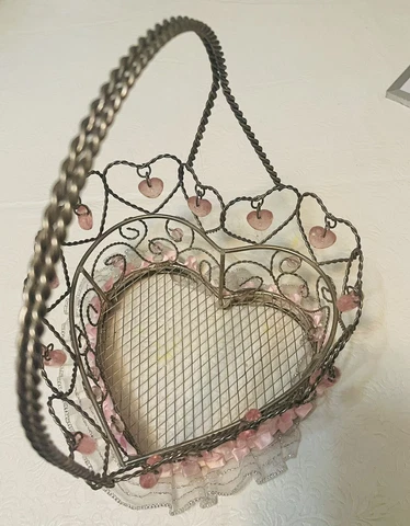 HEART SHAPED METAL BASKET Cover