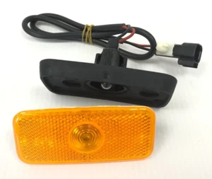 Genuine Ford Transit FY 00-06 / TT9 06-13 Side Marker Light Assembly 1671689 - Picture 1 of 4