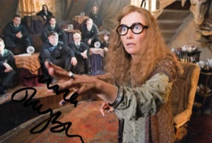 HARRY POTTER: EMMA THOMPSON 'PROF. SYBILL TRELAWNEY' SIGNED 6x4 ACTION PHOTO+COA - Picture 1 of 1