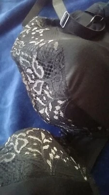 NUEVO SIN ETIQUETAS Delta Burk Negro Encaje Bajo Alambre Acolchado Ajustable Correas Elásticas... Foto 1 de 4