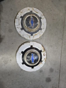 1967 1972 VINTAGE LOT OF 2 CHEVROLET 3/4 TON C20 PICKUP TRUCK HUB CAP PATINA - Picture 1 of 7