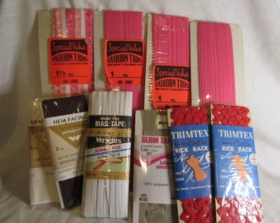 Lote de 10 nociones de costura vintage - Nuevo en paquete Rick Rack/Henricing/Cinta de costura Foto 1 de 4