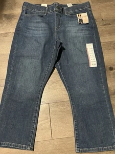 Levis Strauss Totally Shaping Capri Jeans Size 16 New - Picture 1 of 6