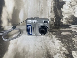 Nikon COOLPIX 3100 3,2-MP-Digitalkamera – silberfarben - Bild 1 von 5