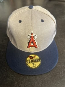 "Sombrero ajustado New Era 59FIFTY gris claro azul marino de Los Angeles Angels talla 7 1/2""" - Imagen 1 de 1