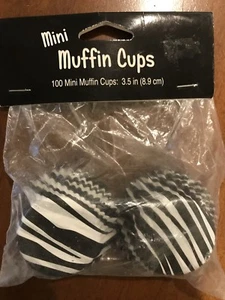 Suministros de fiesta con estampado de cebra 100ct. Mini tazas para magdalenas 3,5" - Imagen 1 de 1