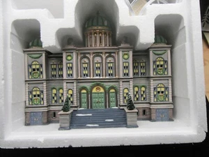 Dept 56 Christmas in the City The Capitol - Picture 1 of 3