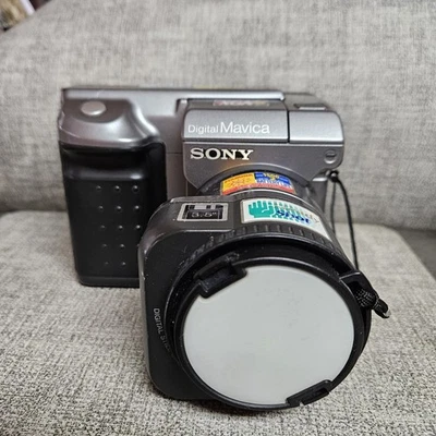 Sony Mavica MVC-FD91 Digital Still Camera Floppy Disk 14x Optical Zoom for Parts - Image 1 of 4