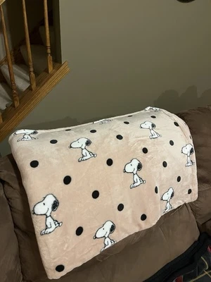 Manta de lunares Peanuts Snoopy rosa y negro Foto 1 de 3