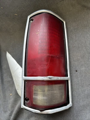 Lanterna traseira esquerda Chevrolet S10 Blazer S15 1983-1994 - Imagem 1 de 4