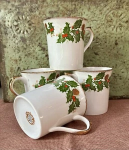 4 Royal Crest Bone China Weihnachten Teetassen - Bild 1 von 5