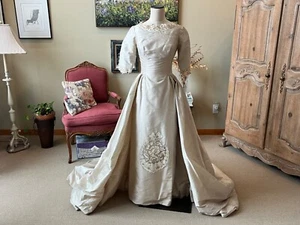 Wedding dress size 4 pre-owned vintage 1965 - Picture 1 of 24
